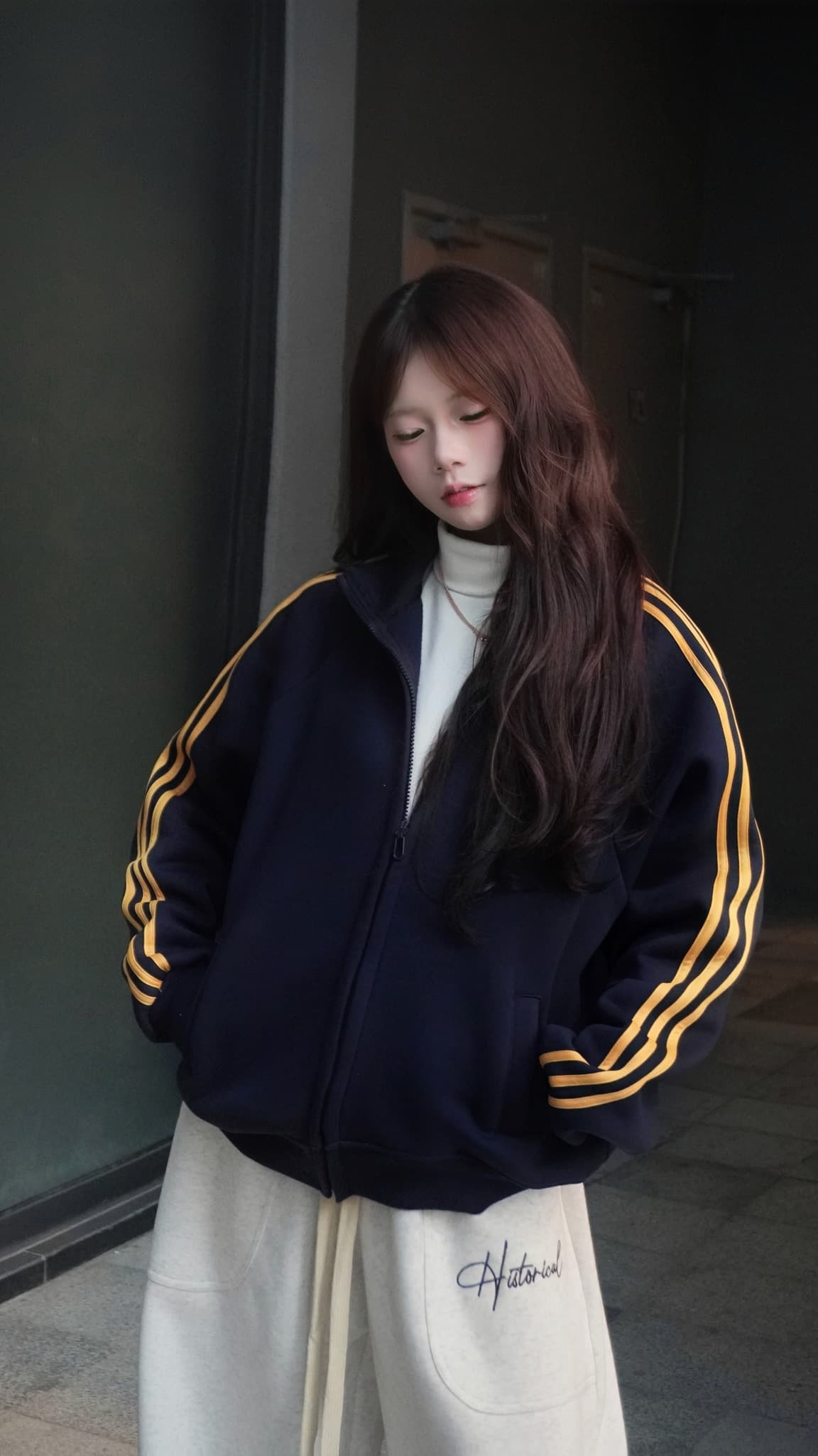 Áo Phông UnisexÁo Khoác Nỉ Cao Cổ LEEZA